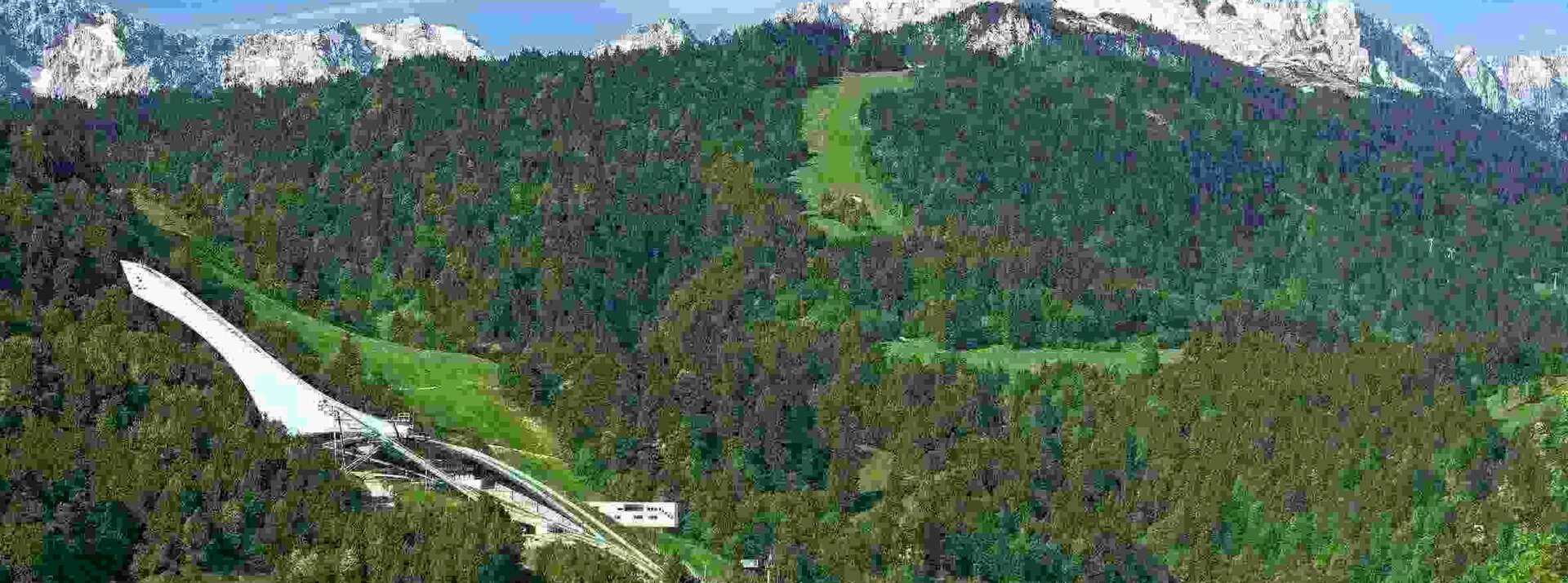 Michael-Ende-Kurpark: GAPA NeueSchanze Sommer Panorama, Quelle: Markt Garmisch-Partenkirchen/Marc Gilsdorf / 
