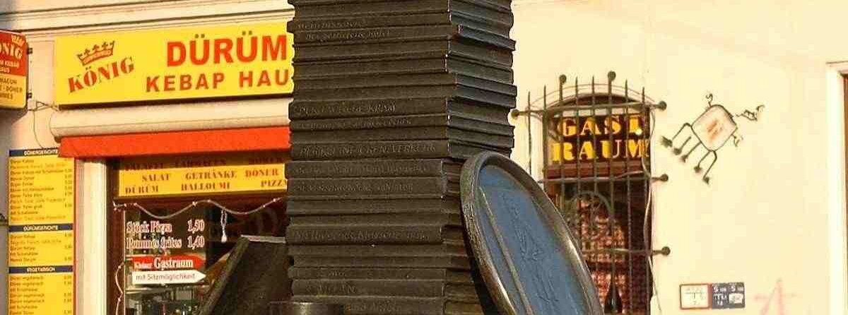 Erich Kästner Museum Dresden: Erich Kästner Denkmal, Quelle: by_Olga Meier-Sander_pixelio.de